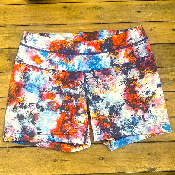 Athleta Pants - Athleta Fitted Shorts w/ Back Zipper Pocket Abstract Multicolor Print - Size S